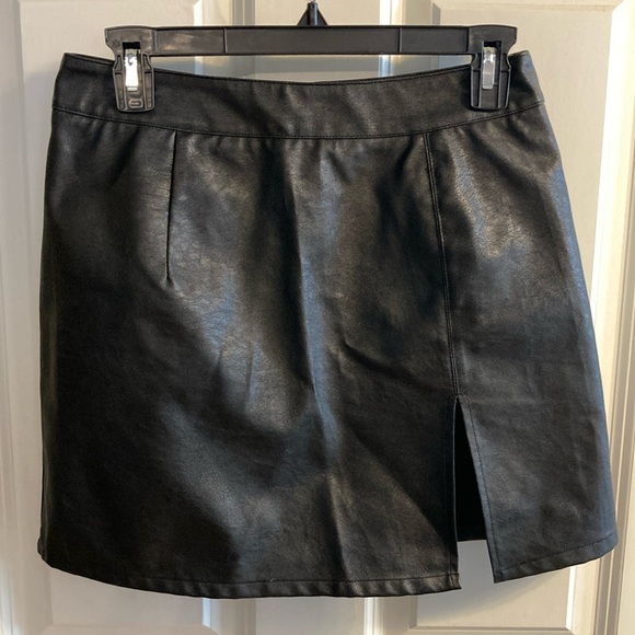 Size Medium Lioness Black Leather Skirt - Picture 1 of 4